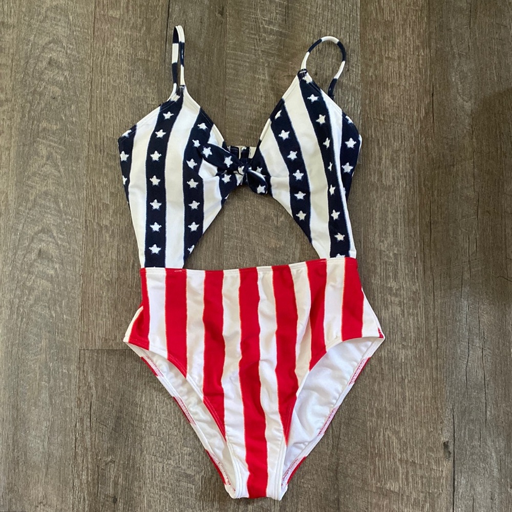 Hollister American Flag one-piece Swimsuit ❤️🤍💙 Perfect for July 4th!